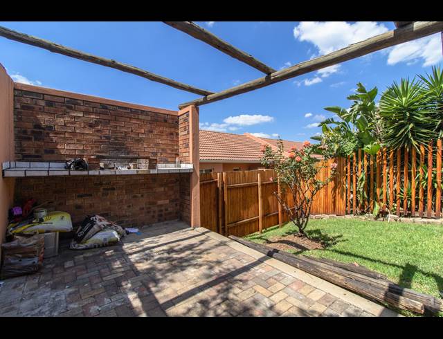 2 BEDROOM TOWNHOUSE FOR SALE IN ALAN MANOR
